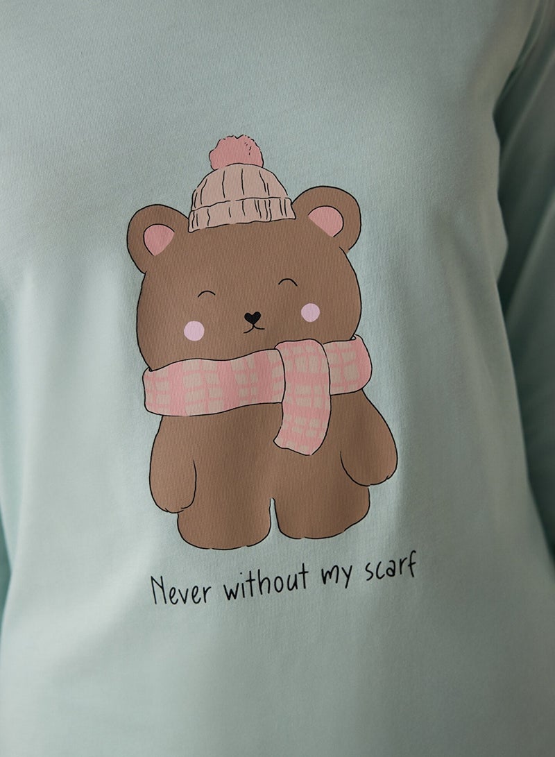 بنتي طقم بيجامة بأكمام طويلة وياقة دائرية مطبوع عليه شعار - Image 4